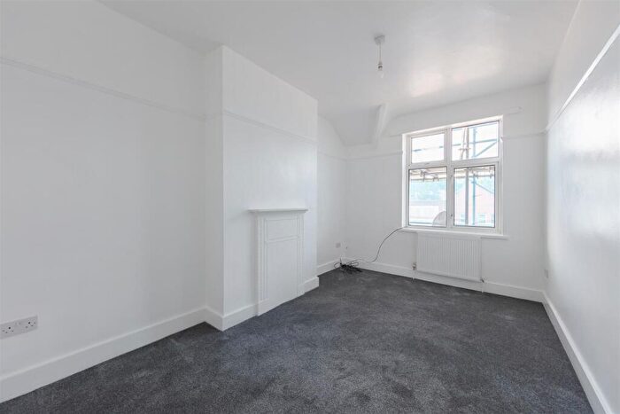 2 Bedroom Flat To Rent In Central Road, Worcester Park, KT4