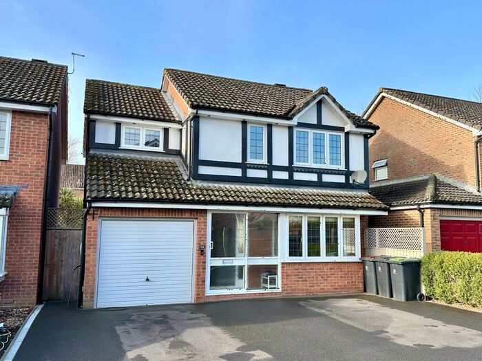 4 Bedroom Detached House For Sale In Bryony Gardens, Gillingham, Dorset, SP8