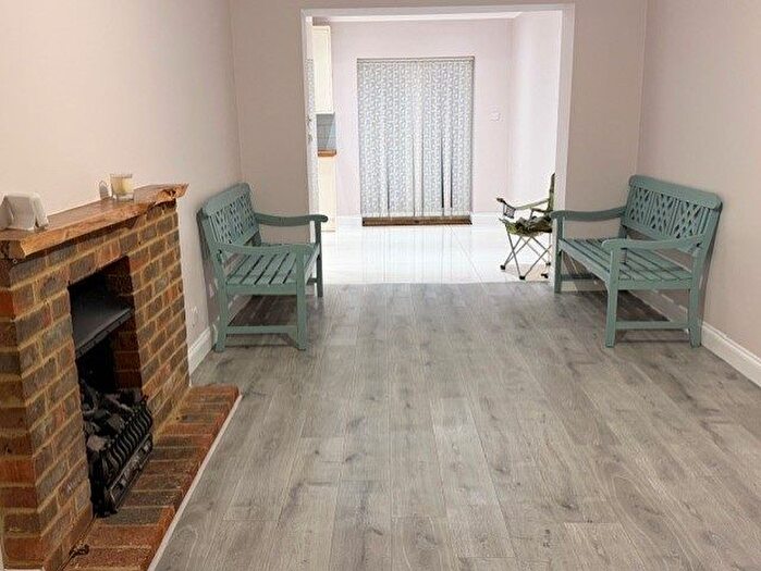 2 Bedroom Semi-Detached House To Rent In Almons Way, Slough, SL2