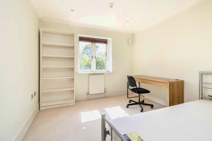 5 Bedroom Property To Rent In Tallow Road, Brentford, TW8