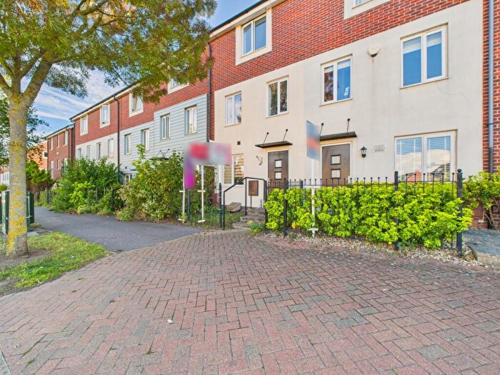 4 Bedroom Town House To Rent In West Lake Avenue, Hampton Vale, Peterborough, PE7
