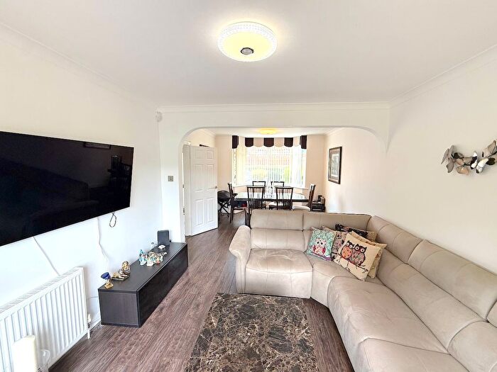 Semi-detached House For Sale In Haunch Lane, Birmingham, West Midlands, B13