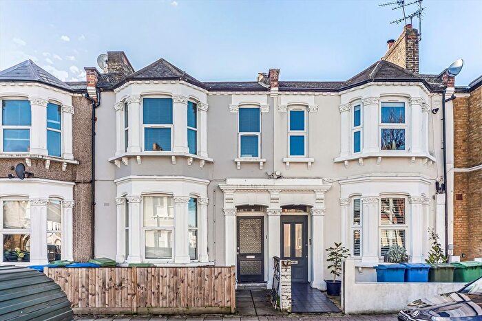 2 Bedroom Flat For Sale In Ivydale Road, Peckham, SE15