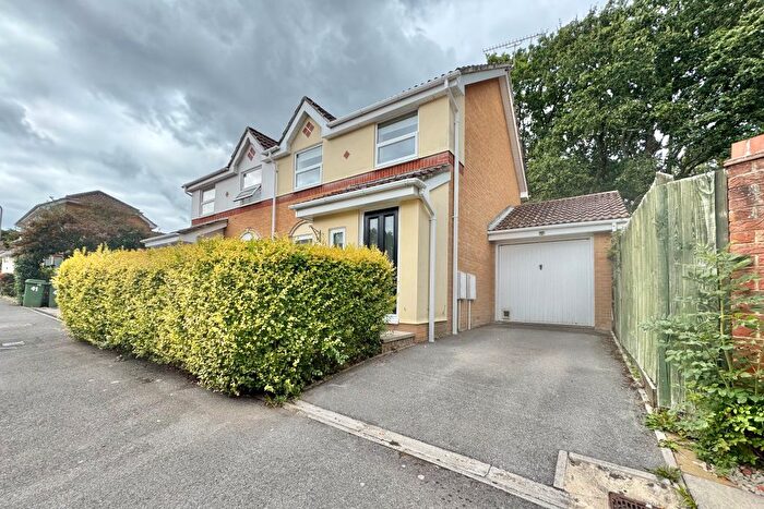 3 Bedroom Semi-Detached House For Sale In Andersen Close, Whiteley, PO15