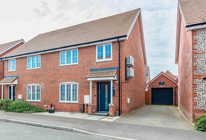 4 Bedroom Semi Detached House For Sale In Peckham Chase, Eastergate, PO20