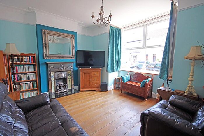 2 Bedroom Detached House For Sale In Princes Road, Ashford, TW15
