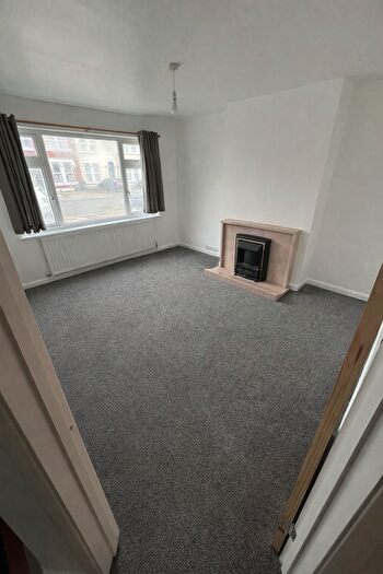 2 Bedroom Flat To Rent In Aberdour Road, Ilford, IG3