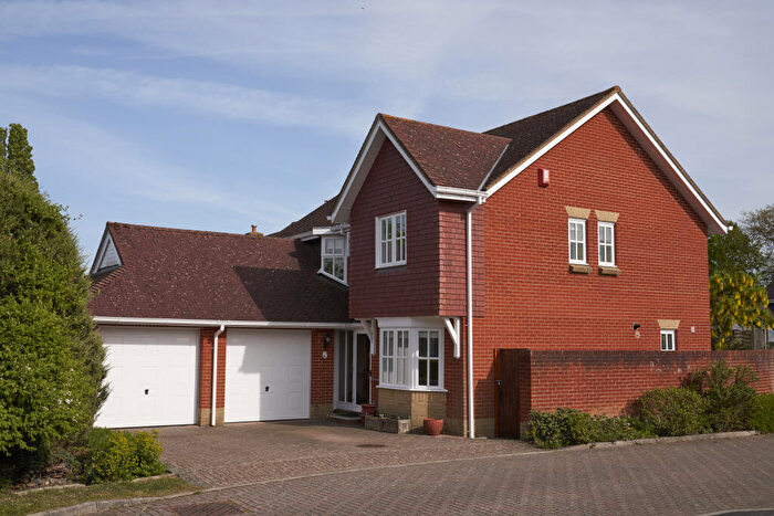 4 Bedroom House To Rent In Brackens Way, Lymington, SO41