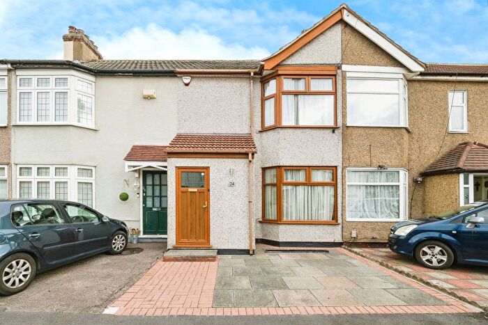2 Bedroom Terraced House For Sale In Manser Road, Rainham, RM13