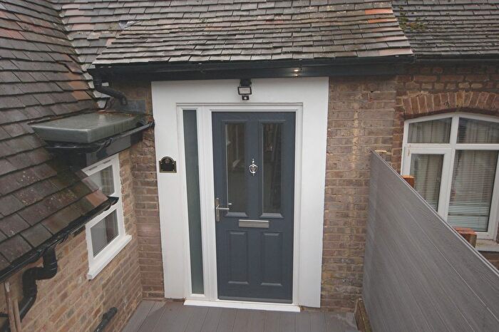 2 Bedroom Flat To Rent In High Street, Rickmansworth, WD3