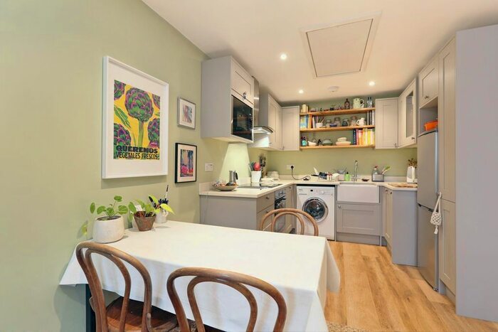 1 Bedroom Flat For Sale In Gables Close, London, SE5