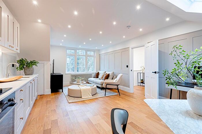 1 Bedroom Apartment For Sale In Lordship Park, London, N16