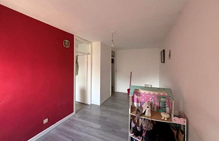 1 Bedroom Flat For Sale In A Avenue Road, Haringey, London, N15