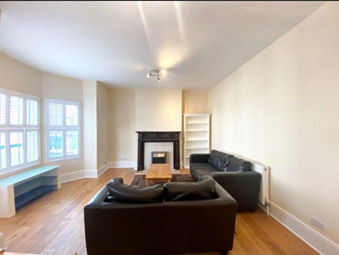 2 Bedroom Flat To Rent In Merton Road, South Wimbledon, SW19