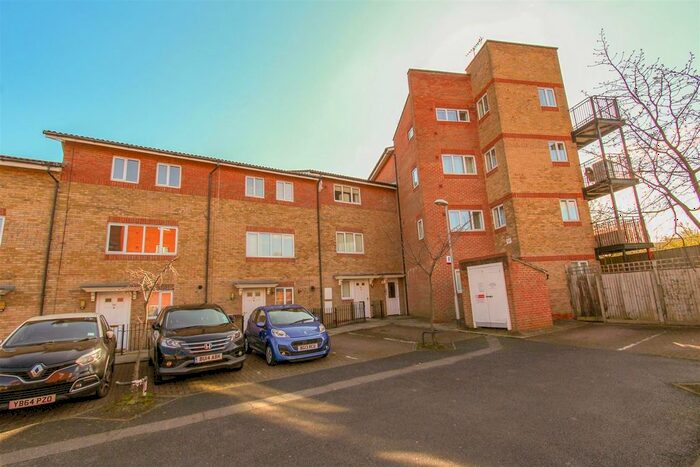 2 Bedroom Flat To Rent In Carmichael Close, Ruislip, HA4