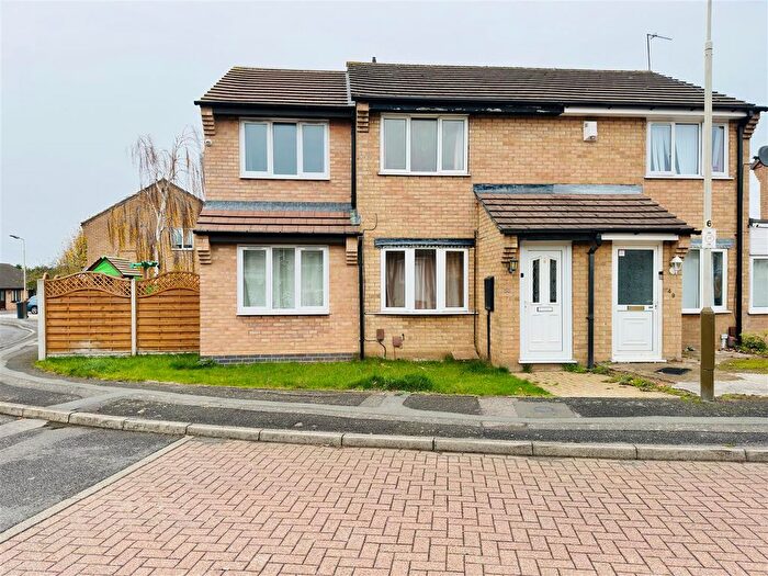 3 Bedroom Semi Detached House For Sale In Threadgold Close, Leicester, LE4