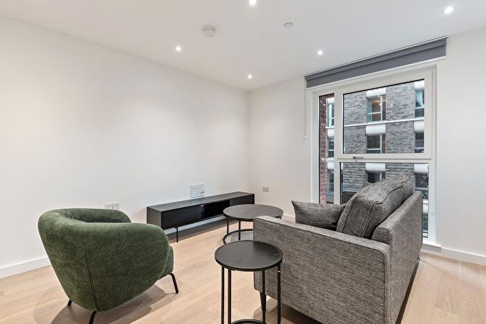 2 Bedroom Flat To Rent In Quest House, Riverside West, Blackwall Reach, London, E14