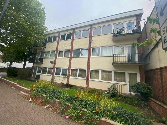 2 Bedroom Flat To Rent In Chiltern Court Louden Avenue Coundon Coventry, CV6