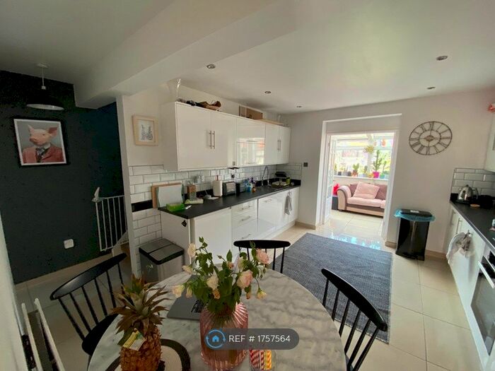 2 Bedroom Terraced House To Rent In Lansdown Road, Swindon, SN1