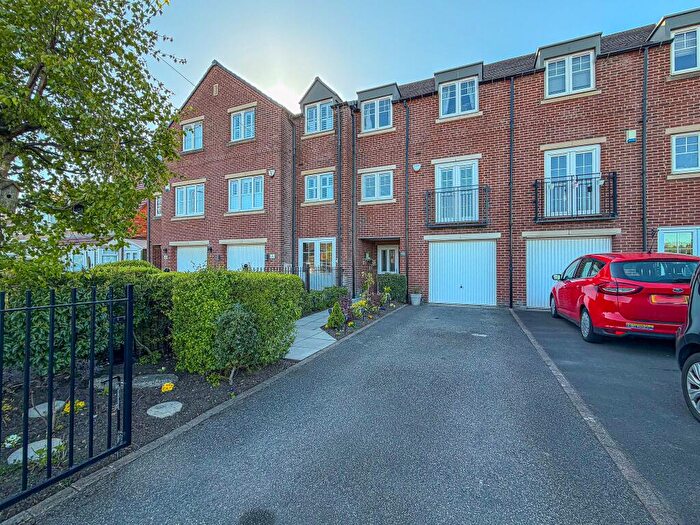 3 Bedroom Town House For Sale In Lambton View, Rainton Gate, Houghton Le Spring, DH4