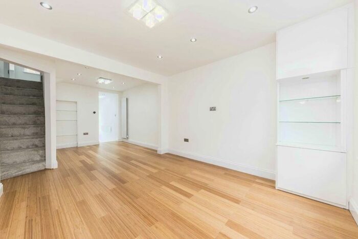 2 Bedroom Flat To Rent In St. Helens Road, London, W13