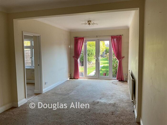 2 Bedroom Semi-Detached Bungalow For Sale In Chiltern Gardens, Hornchurch, Essex, RM12
