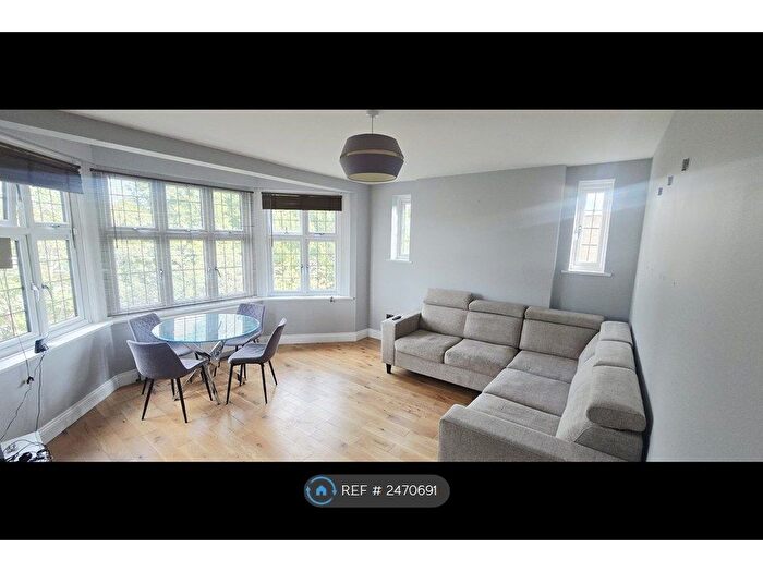 2 Bedroom Flat To Rent In Addiscombe Road, Croydon, CR0