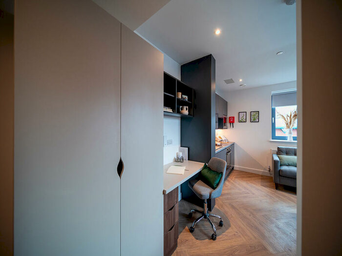 Apartment To Rent In Apt, Q Three Residence #, LS1