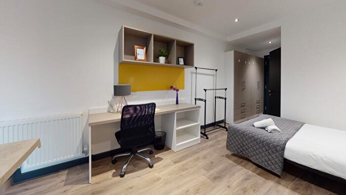 Flat To Rent In Dumfries Street, Luton, Bedfordshire, LU1