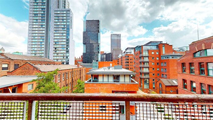 2 Bedroom Flat To Rent In Lockes Yard, Manchester, M1