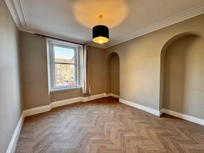 2 Bedroom Flat To Rent In Hill Street, Aberdeen, AB25