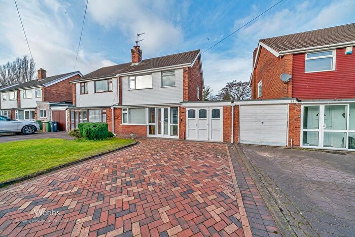 3 Bedroom Semi-Detached House For Sale In Whitehouse Way, Aldridge, Walsall, WS9