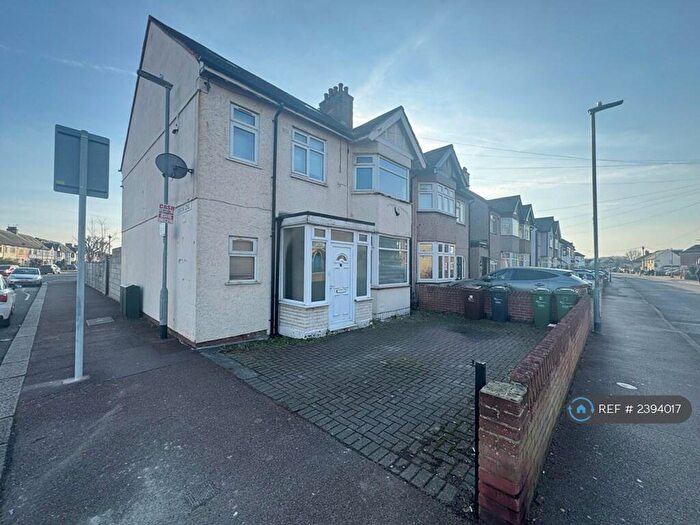 6 Bedroom End Of Terrace House To Rent In Mill Lane, Romford, RM6