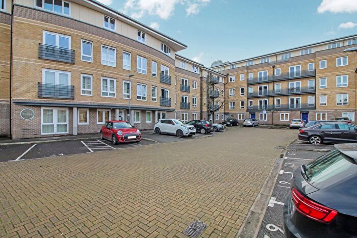2 Bedroom Flat To Rent In Rosegate House, Hereford Road, London, E3