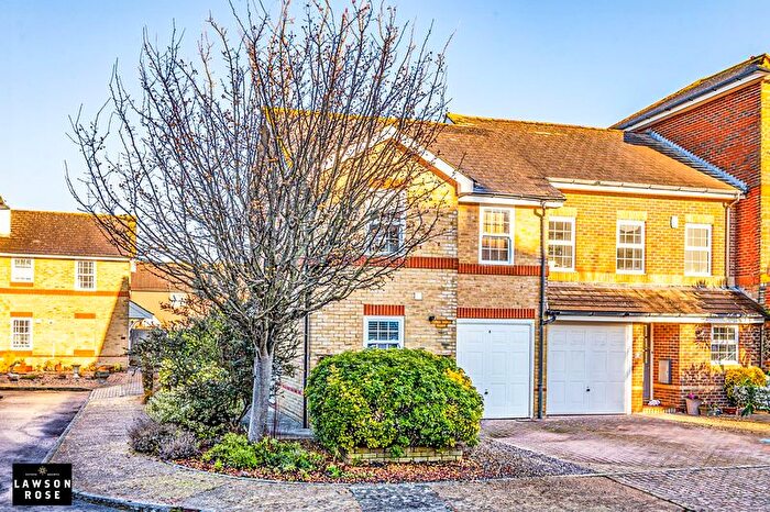 3 Bedroom End Of Terrace House For Sale In Mountbatten Square, Southsea, PO4