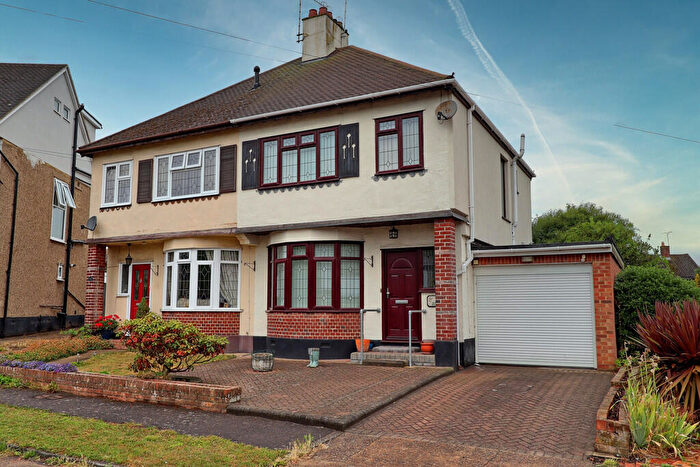 3 Bedroom Semi-Detached House For Sale In Woodcroft Close, Hadleigh, SS7