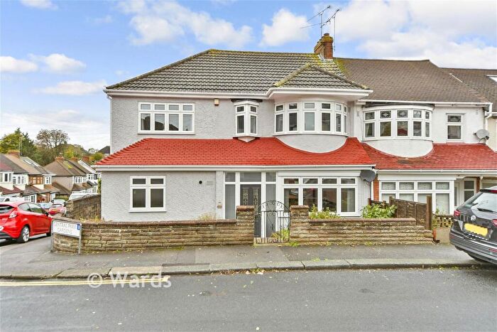 5 Bedroom Semi Detached House For Sale In Central Park Gardens, Chatham, Kent, ME4