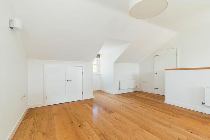 2 Bedroom Flat To Rent In Great Marlborough Street, London, W1F