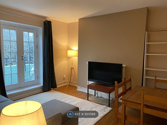 3 Bedroom Flat To Rent In Alverstone House, London, SE11