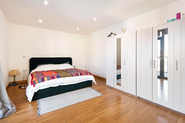 2 Bedroom Flat For Sale In Omega Works, Roach Road, Bow, London, E3 - Photo 5