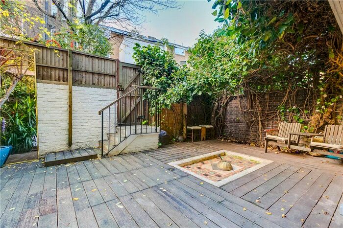 3 Bedroom Flat To Rent In Finborough Road, Chelsea, London, SW10