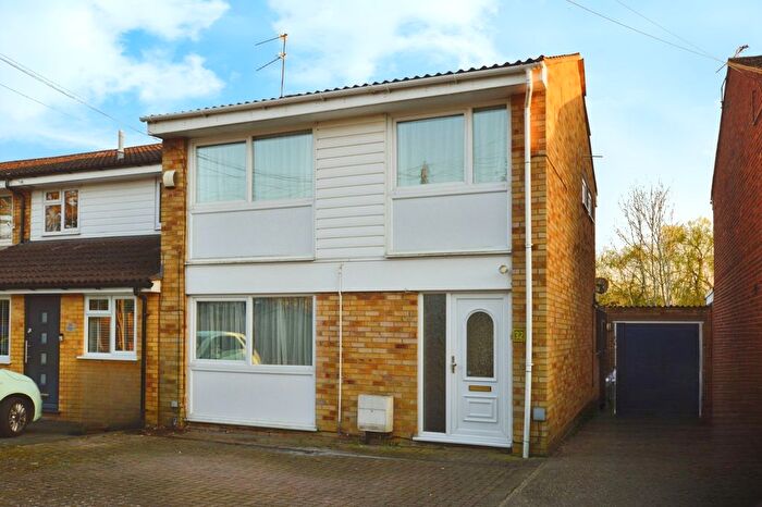 3 Bedroom Semi-Detached House To Rent In Pinewood Close, St Albans, AL4