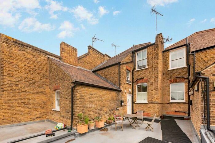 1 Bedroom Flat To Rent In Brighton Road, Surbiton, KT6