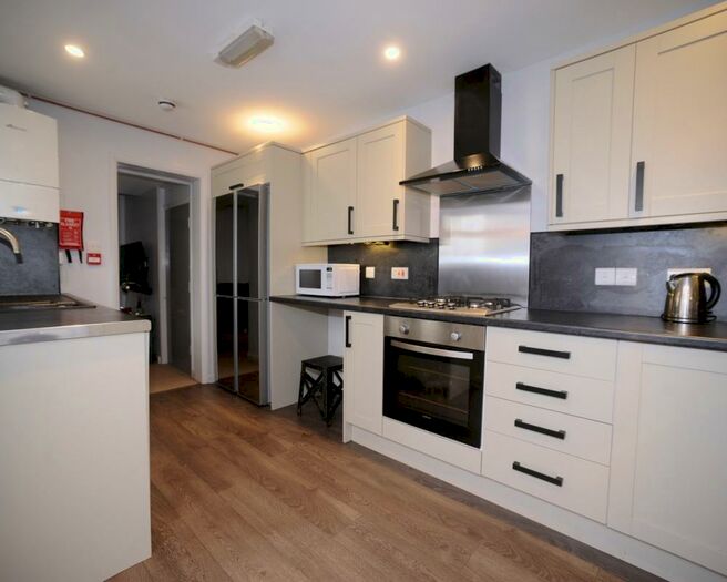 5 Bedroom Terraced House To Rent In Howell Road, Exeter, EX4