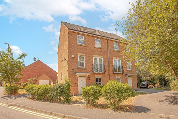 4 Bedroom Semi-Detached House For Sale In Strathern Road, Leicester, LE3