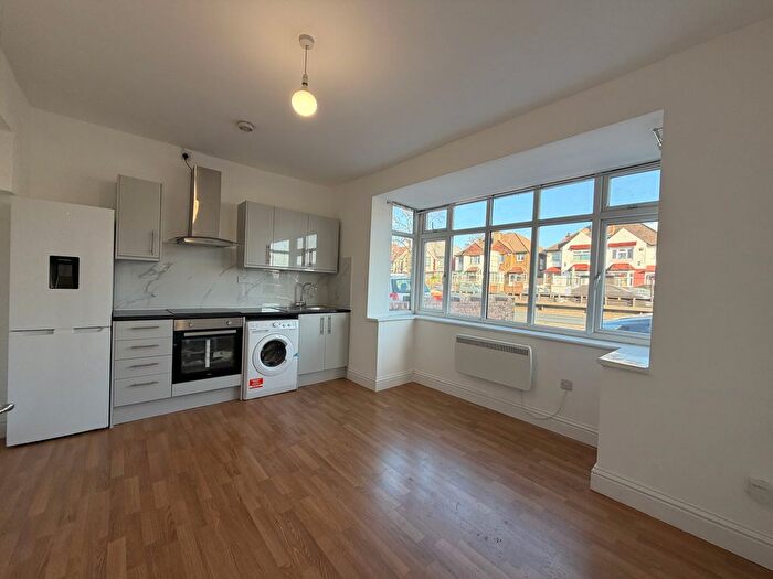 Studio To Rent In North Circular Road, London, NW10