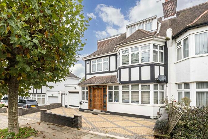 5 Bedroom Semi-Detached House For Sale In Faber Gardens, London, NW4