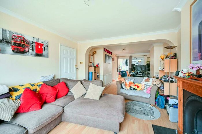 4 Bedroom Semi-Detached House To Rent In Hampton Court Avenue, East Molesey, KT8