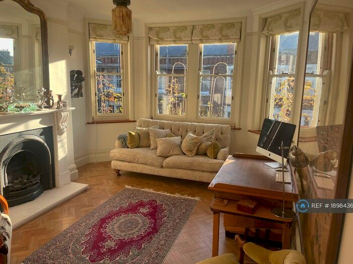 2 Bedroom Flat To Rent In Camberwell New Road, London, SE5