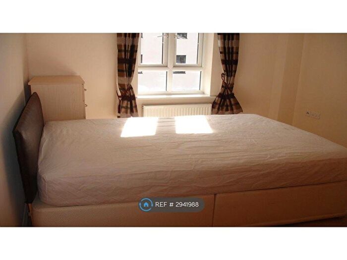 2 Bedroom Flat To Rent In Sinclair Drive, Basingstoke, RG21